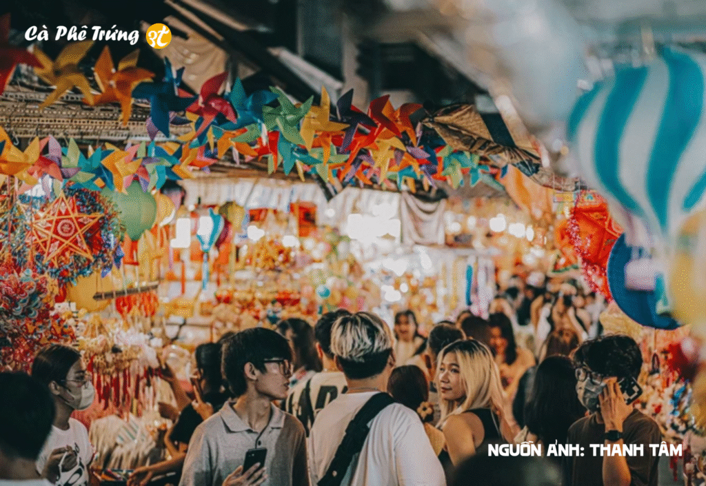 Phố lồng đèn Lương Nhữ Học lung linh ánh sáng mùa Trung Thu