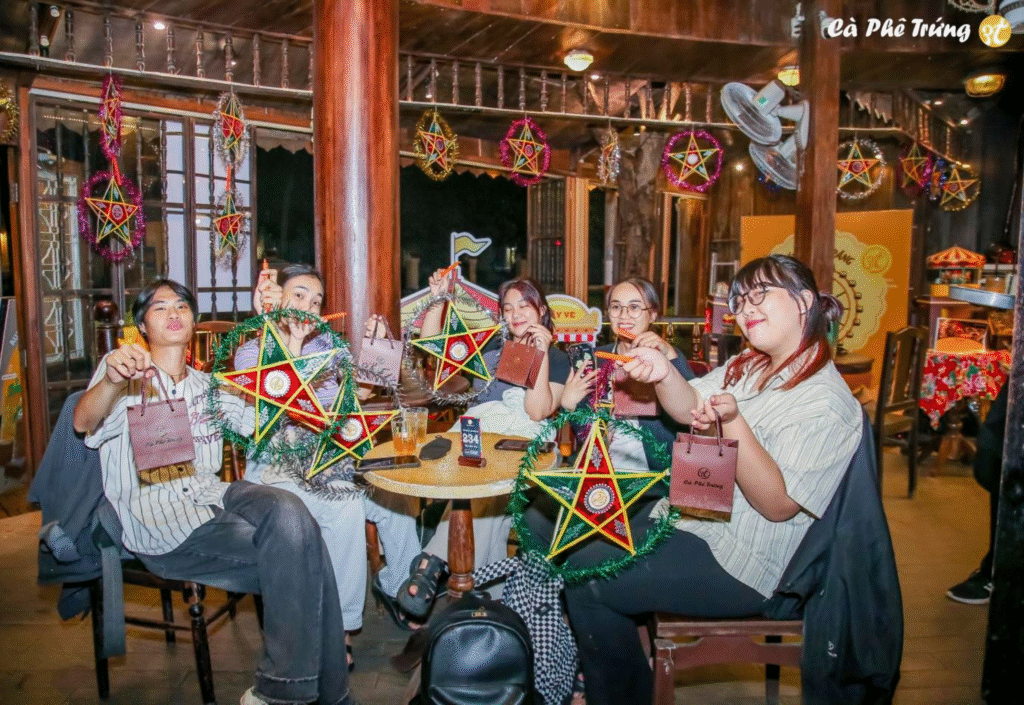 Khoảnh khắc Trung Thu bên gia đình, bạn bè