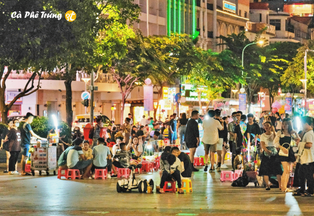 Phố đi bộ Nguyễn Huệ những ngày sự kiện chật kín người