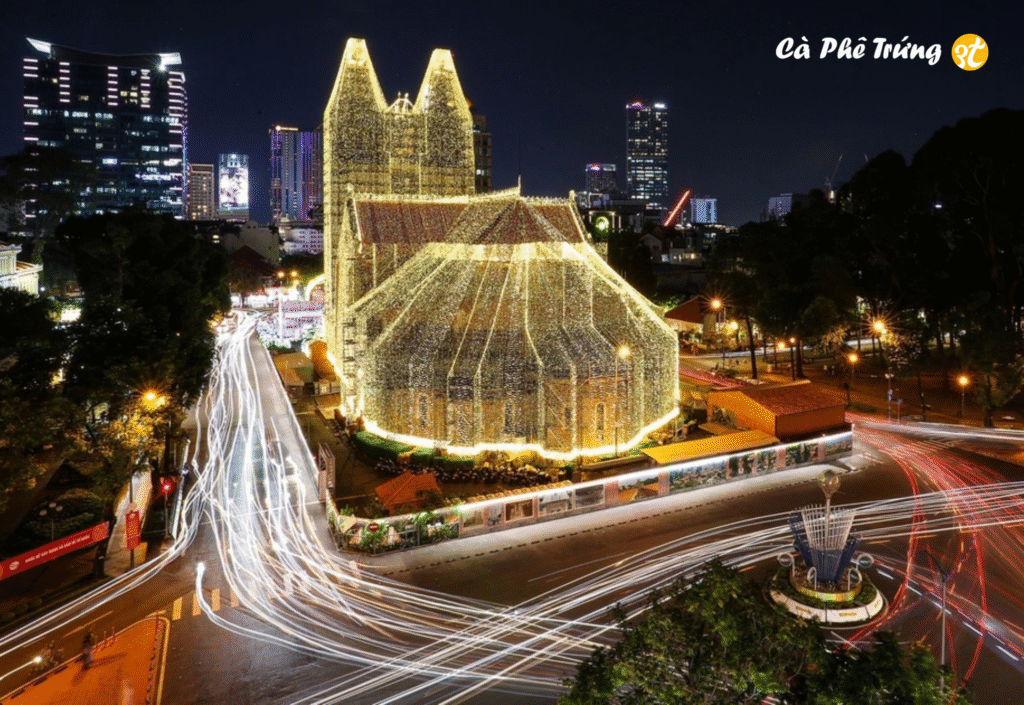 Không gian Trung Thu quanh Nhà thờ Đức Bà