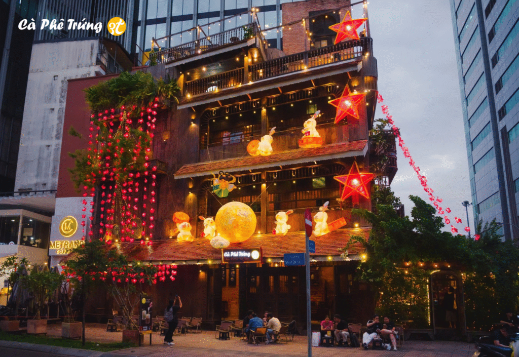 Phố lồng đèn rực rỡ tại TP.HCM, nơi check-in lý tưởng cho mùa Trung Thu