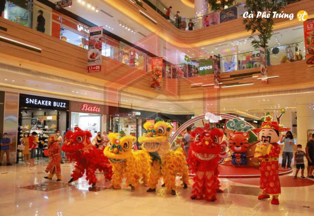 Múa lân tại trung tâm thương mại
