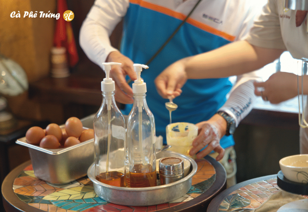 Mật ong tự nhiên – bí quyết tăng hương thơm và vị ngọt hài hòa cho cà phê trứng