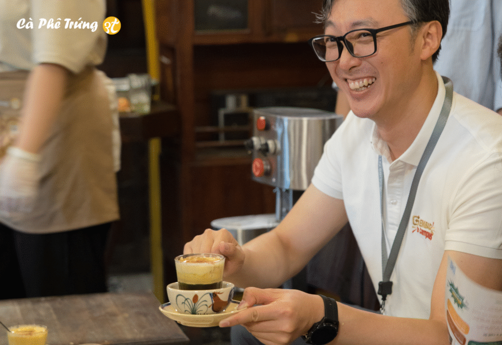Mẹo chọn cà phê trứng nóng hay đá – phù hợp với sở thích, phong cách và nhu cầu