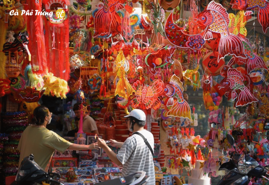 Phố Hàng Mã lung linh đèn lồng dịp Trung Thu