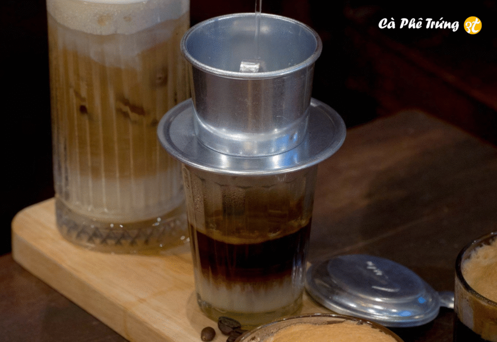 Pha cà phê phin chuẩn vị Việt – từng giọt cà phê chảy đều cho hương vị nguyên bản
