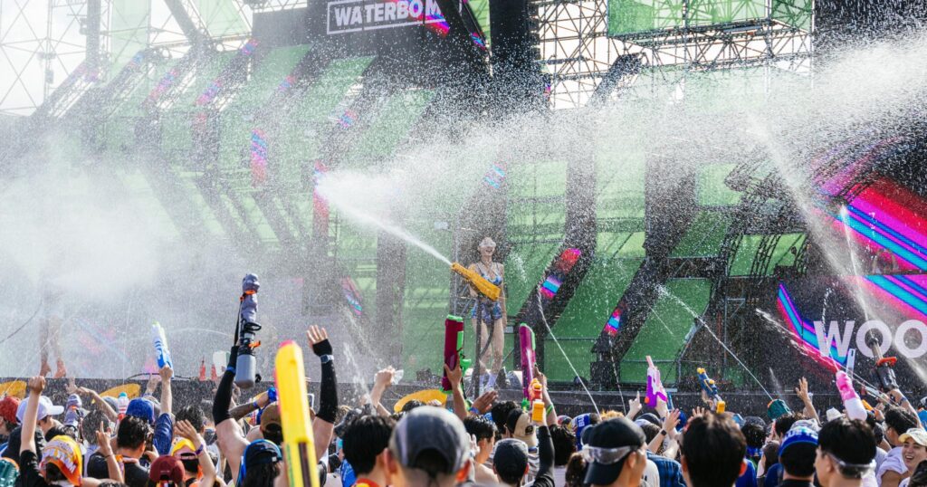 Lễ hội bắn nước bùng nổ nhất năm