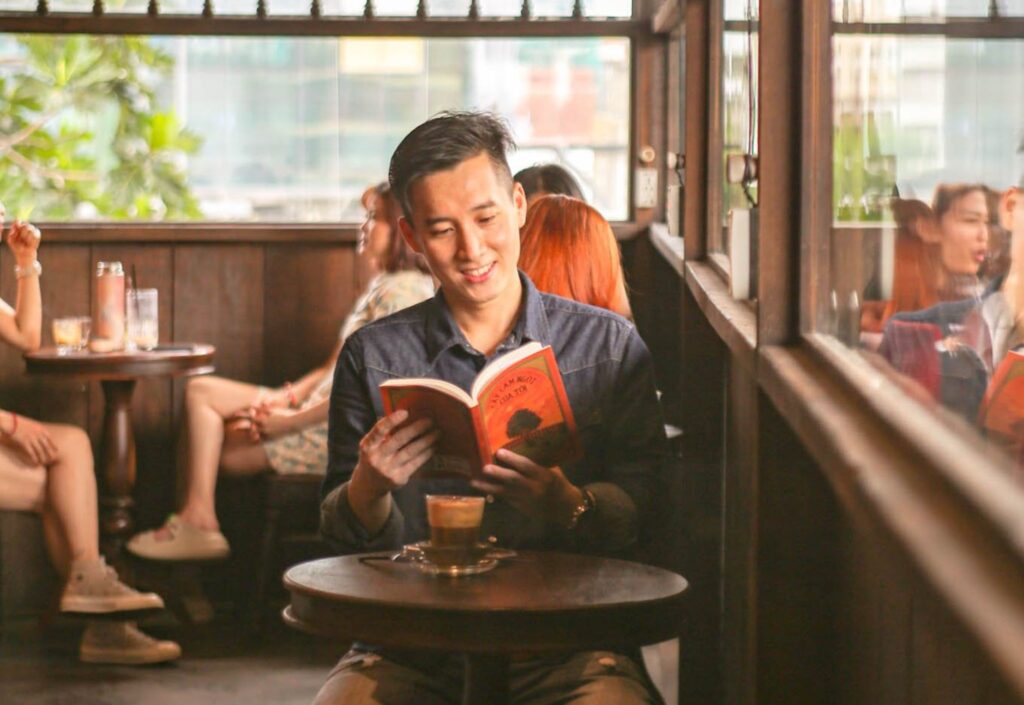 Một khởi đầu đầy tỉnh táo với ly cà phê đen nguyên chất.