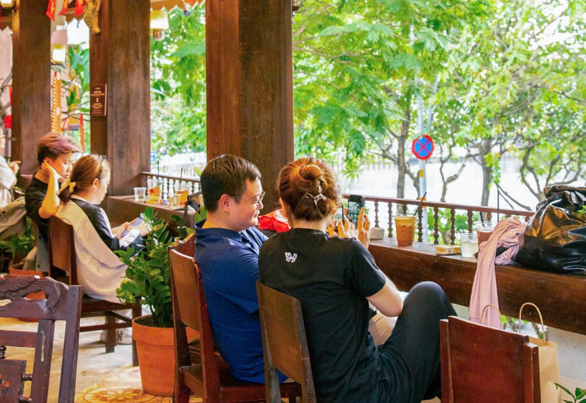 Mùi hương cà phê đen giúp xoa dịu tâm trí, mang lại cảm giác cân bằng và nhẹ nhõm.