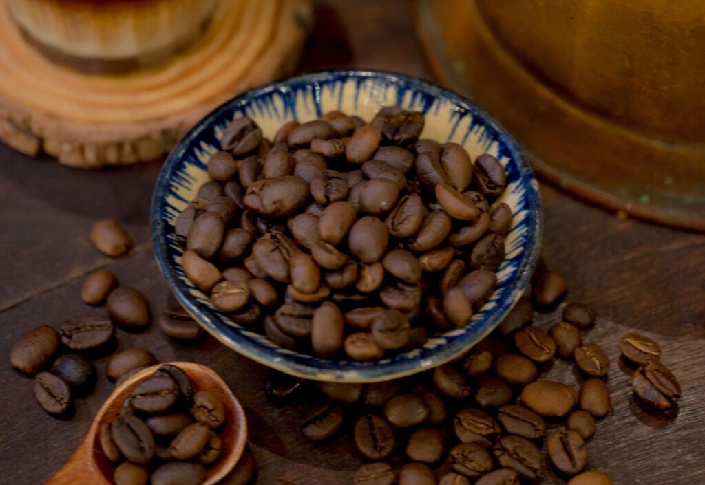 Hành trình hương vị bắt đầu từ những hạt cà phê được chọn lọc kỹ lưỡng.