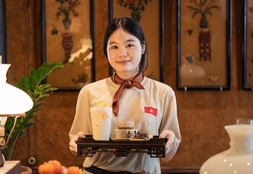 Một ly cà phê trứng đậm, thơm, ngọt nhẹ, như chính vẻ đẹp dịu dàng của phụ nữ Việt