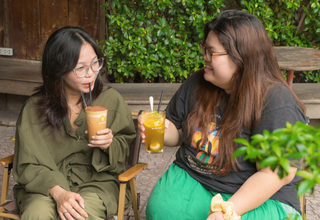 Chỉ cần một ly cà phê và một nụ cười, đôi khi, thế là đủ để nói “Cảm ơn”