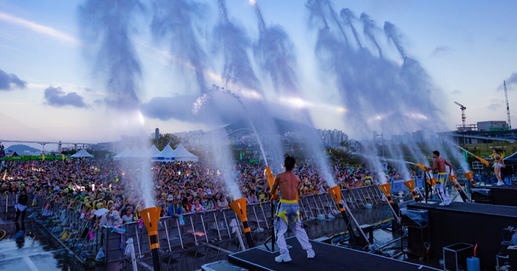 Lễ hội mong chờ nhất năm, sân chơi dành cho giới trẻ