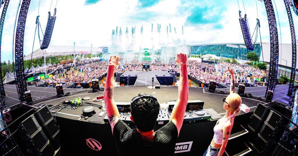 Sân khẩu WATERBOMB đầy bùng nổ